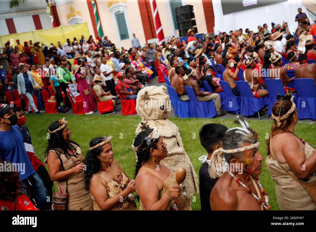 Representantes Del Movimiento De Los Pueblos Ind Genas Participan En La