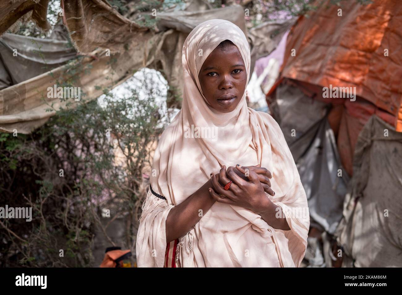 Mogadishu Somalia De Marzo De Mujer En El Campamento De