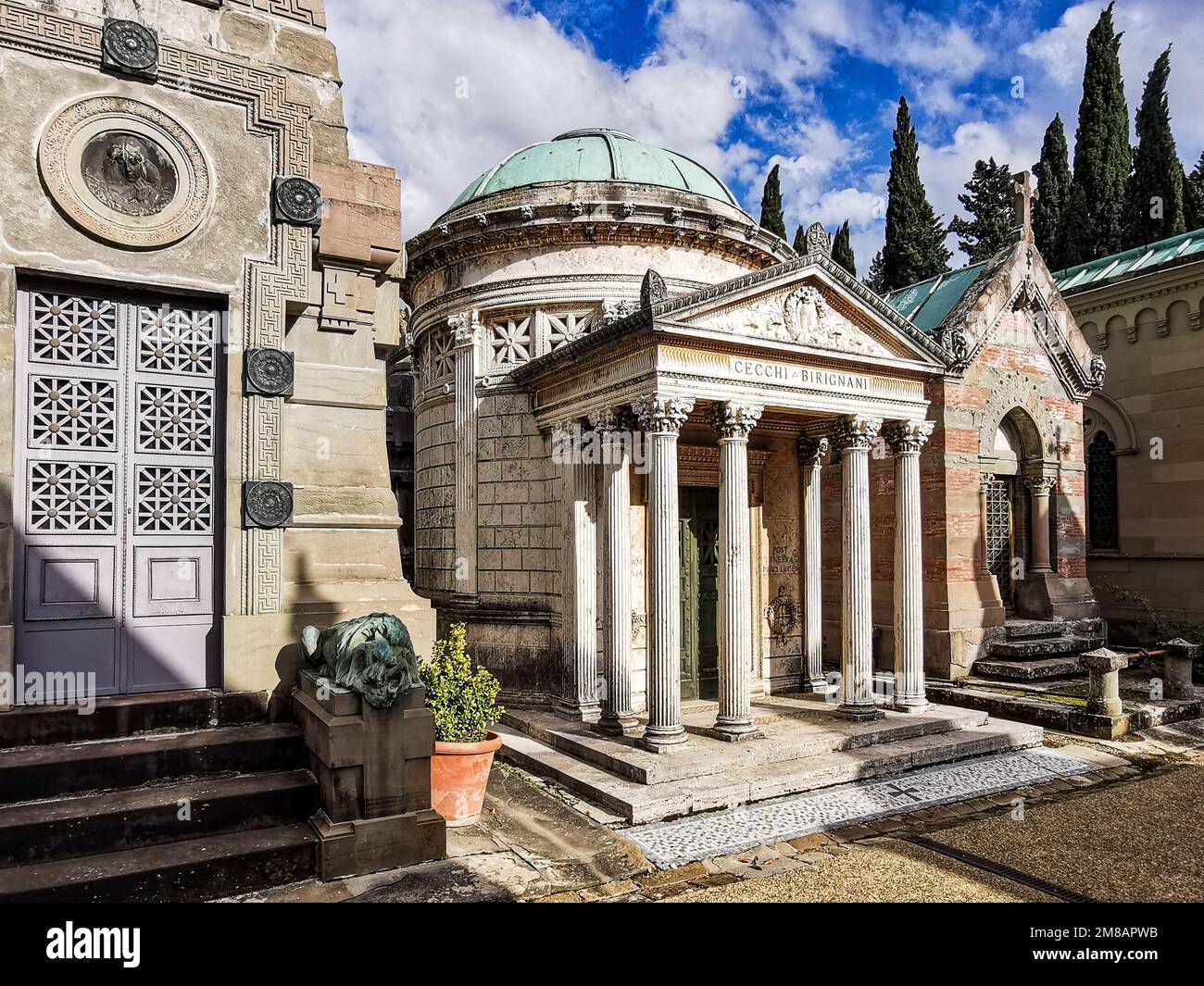 El cementerio monumental de la Porte Sante junto a la Basílica de San