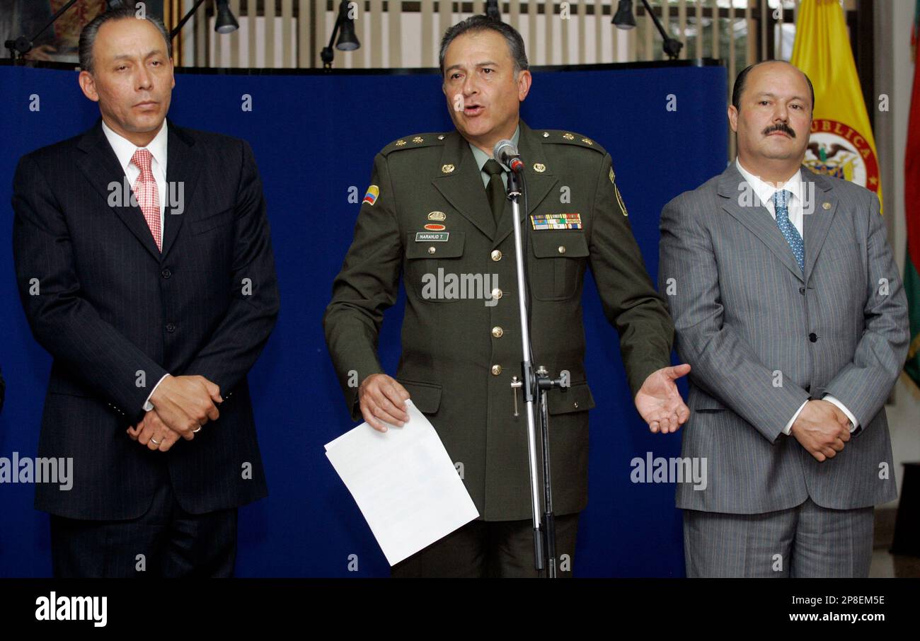 Colombia S Police Chief Gen Oscar Naranjo Center Jose Reyes Baeza