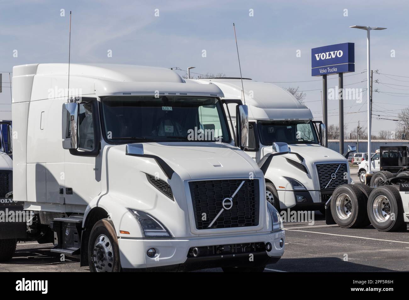 Indianápolis Circa marzo de 2023 Exhibición de Volvo Semi Tractor