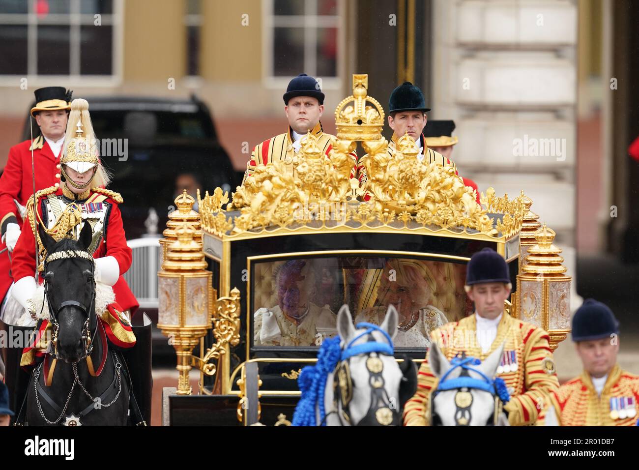 El Rey Carlos Iii Y La Reina Camilla Son Llevados En El Diamond Jubilee