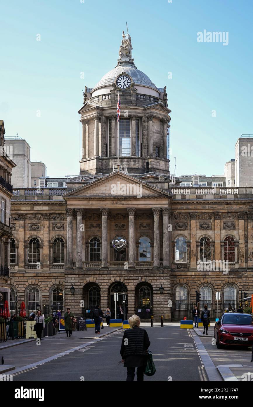 Edificio Del Ayuntamiento De Liverpool Con La Estatua De La Diosa