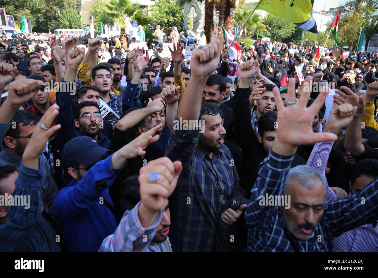 Teher N Ir N De Octubre De Manifestantes Iran Es Cantan