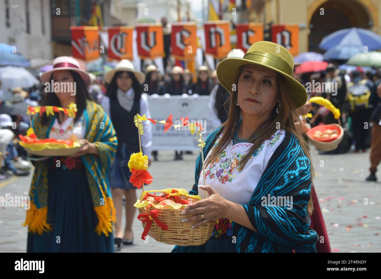 CUENCA DESFILE ESTUDIANTIL FIESTAS NOVIEMBRINAS Cuenca Ecuador 1 De