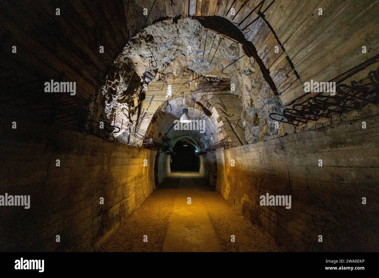 Schlesien Ein Stollen unter dem Schloss Fuerstenstein Zamek KsiÄÖÅ¼