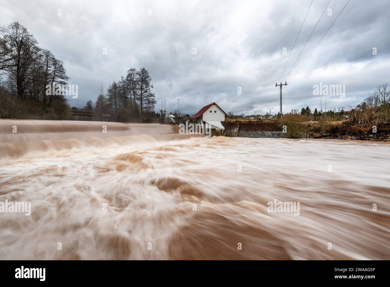 Las Fuertes Lluvias Elevaron El Nivel Del R O Labe Que Estaba En El