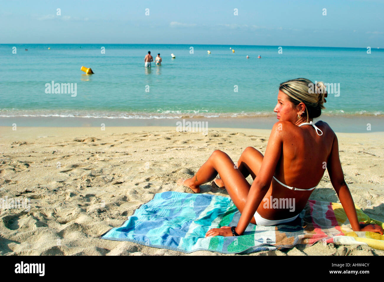 Adolescencia bikini fotografías e imágenes de alta resolución Alamy