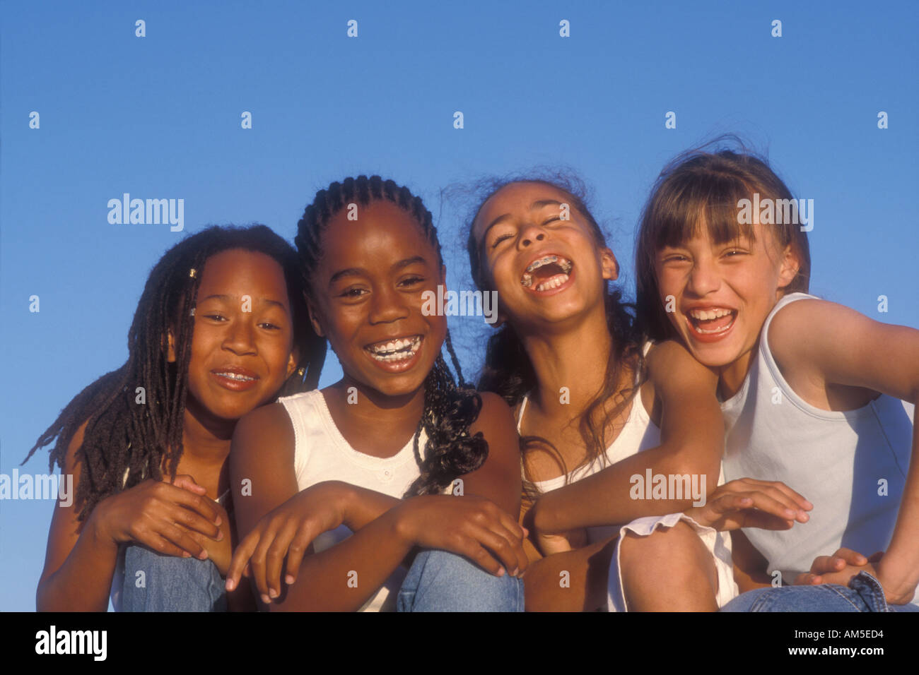 Retrato de 4 chicas entre 10 y 12 años hermanas Afroamericanas 10 años