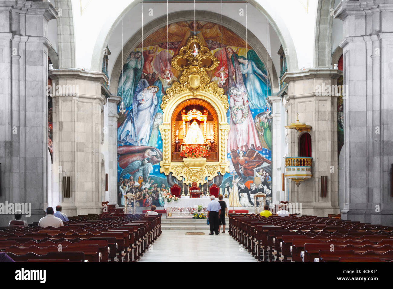 Interior de la Basílica de Nuestra Señora de La Candelaria en