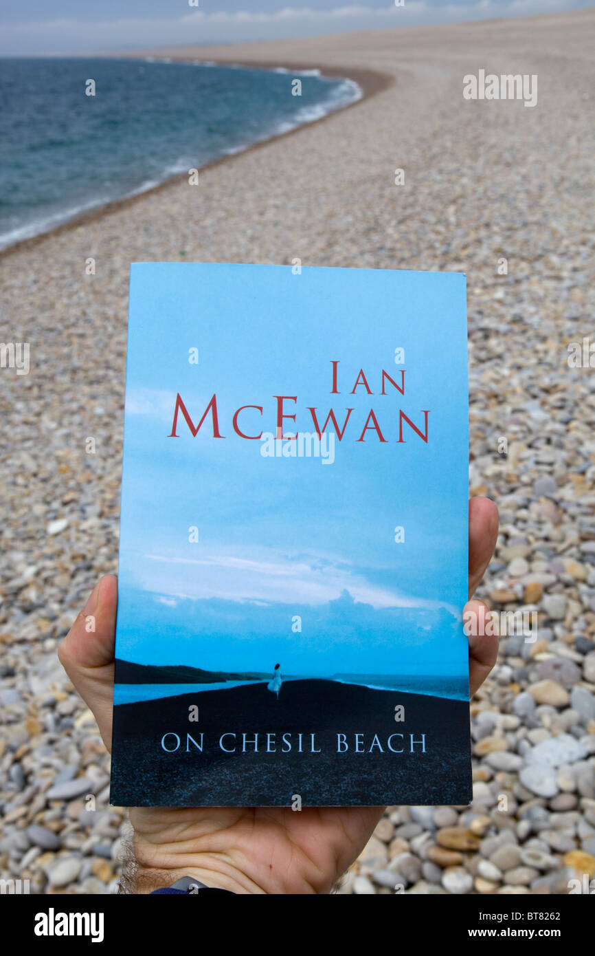 Ian Mcewans En La Novela Cesil Beach En Cesil Beach Fotograf A De