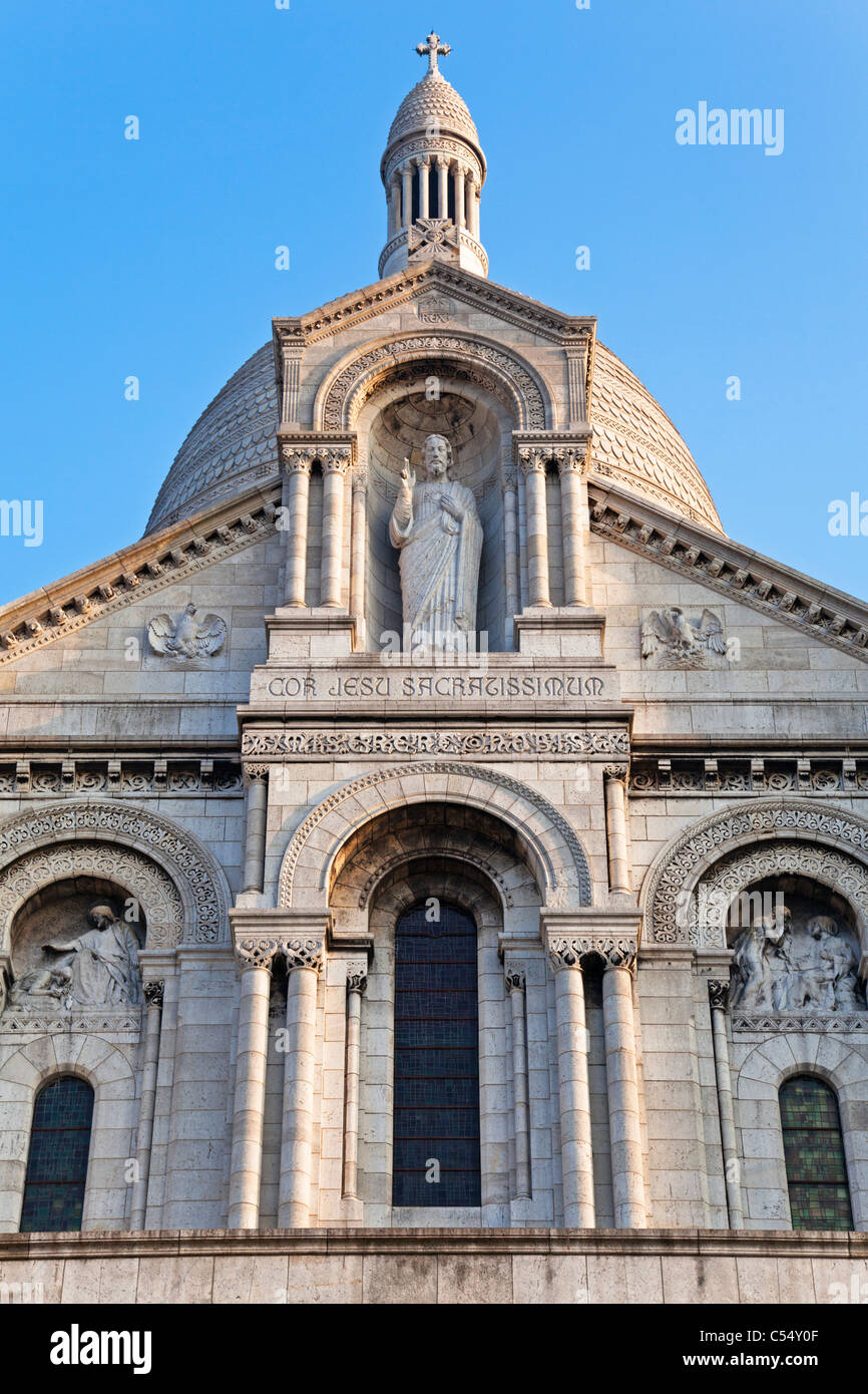 Sacre coeur basilica fachada paris fotografías e imágenes de alta