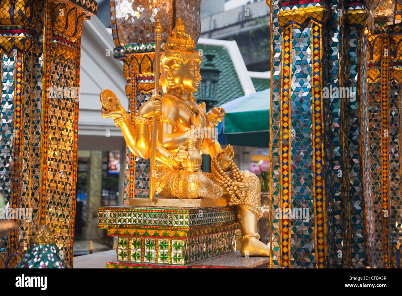 Tailandia Bangkok Erawan Shrine la estatua del dios hindú Brahma aka