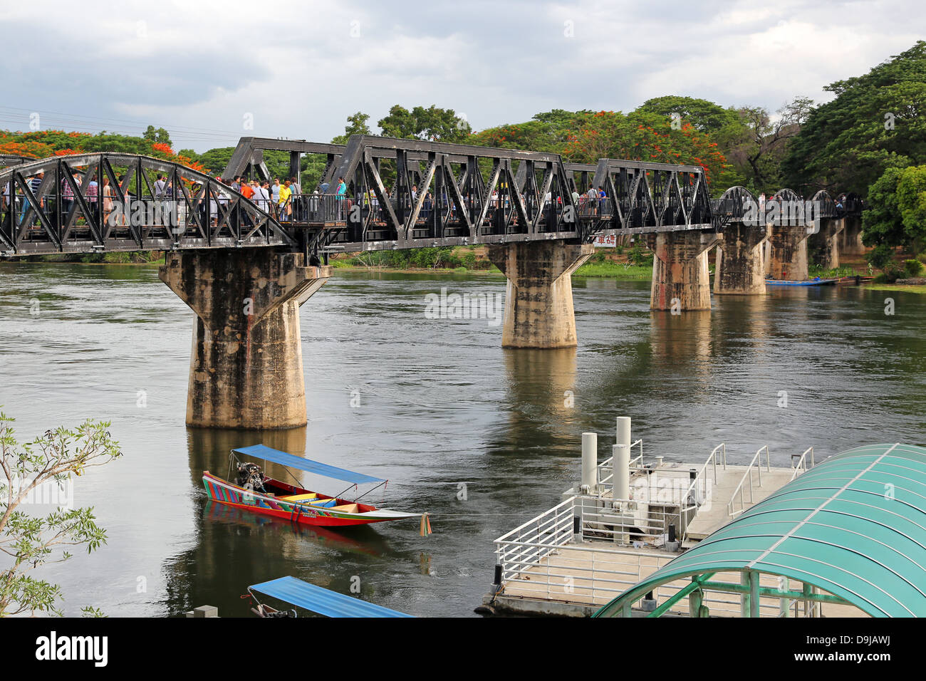 El puente sobre el rio kwai fotografías e imágenes de alta resolución