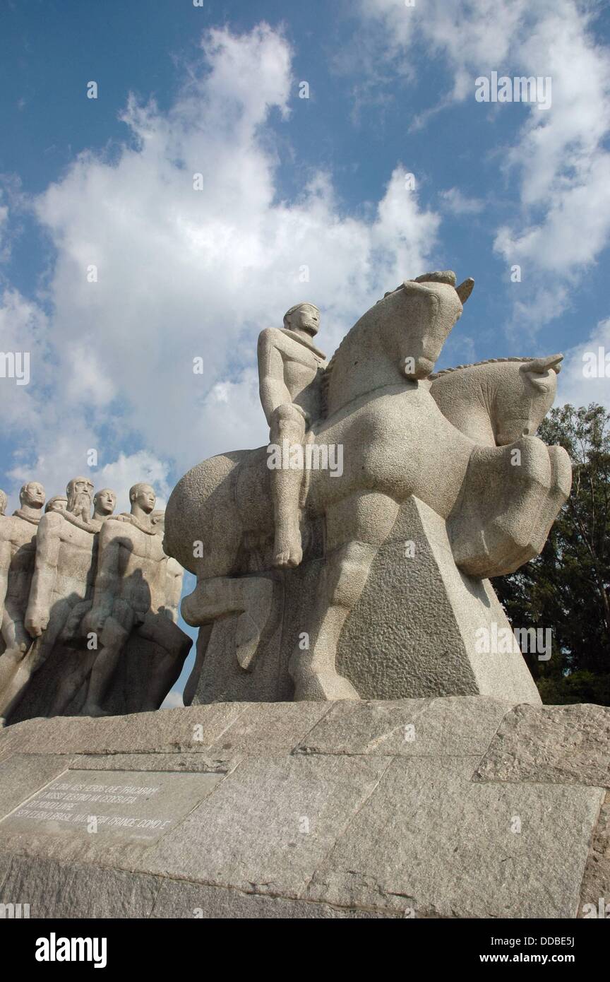 Sao Paulo Brasil El Monumento Como Bandeiras En El Parque