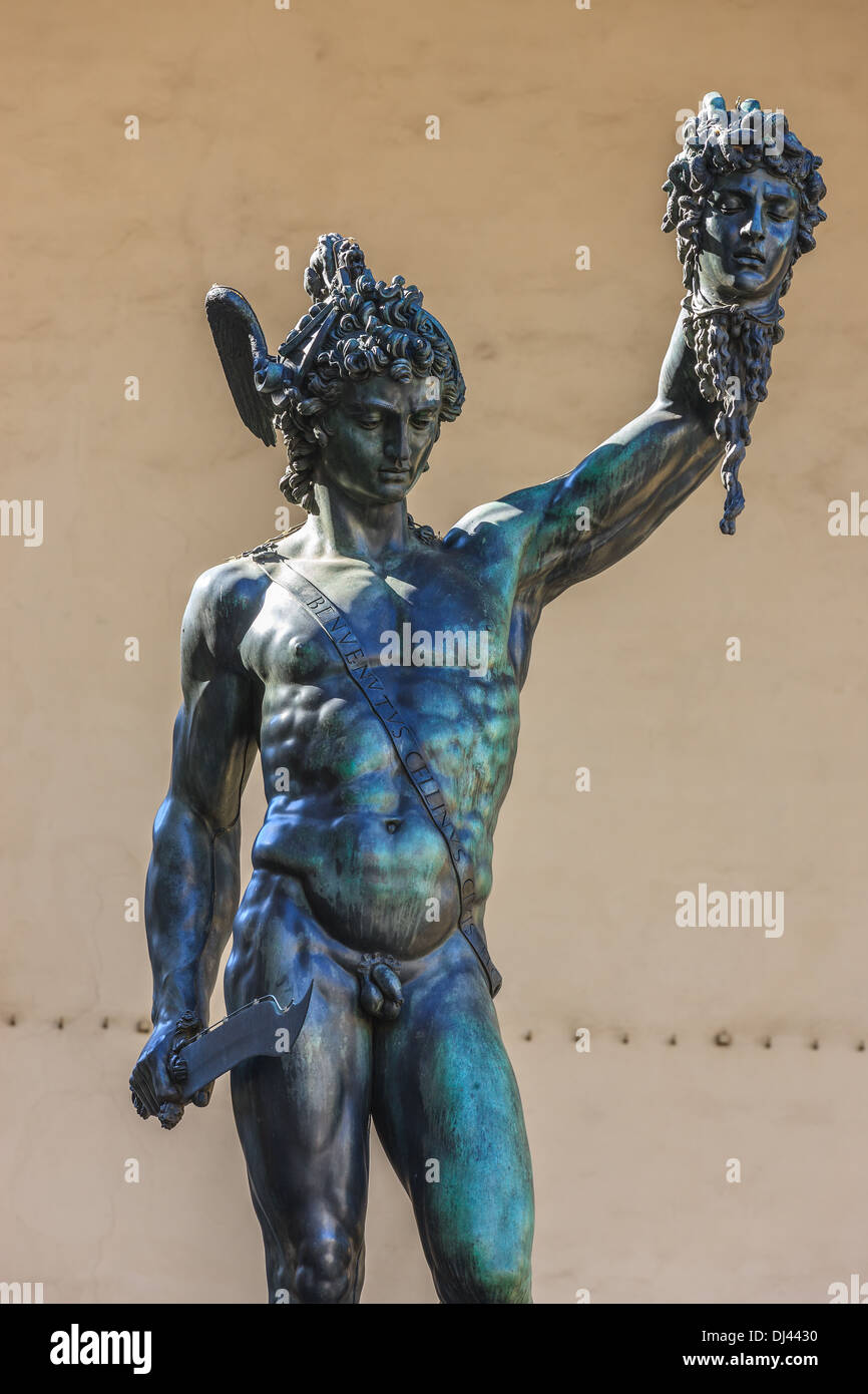 Benvenuto Cellini La Estatua De Perseo Con La Cabeza De Medusa Enfrente