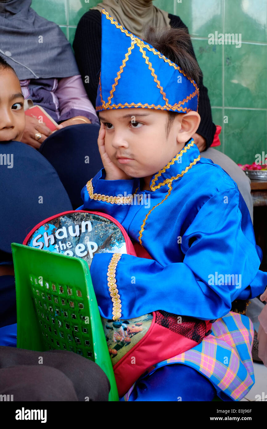 Los niños de la escuela en Indonesia Fancy Dress celebrar el anual 21