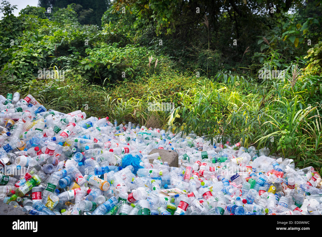 Calle De Basura Apilada Fotos e Imágenes de stock Alamy