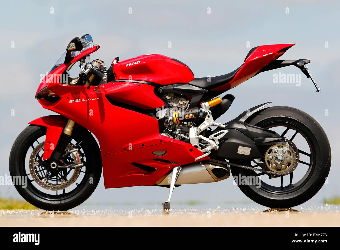 Motocicleta Ducati Panigale rojo lateral izquierdo estándar