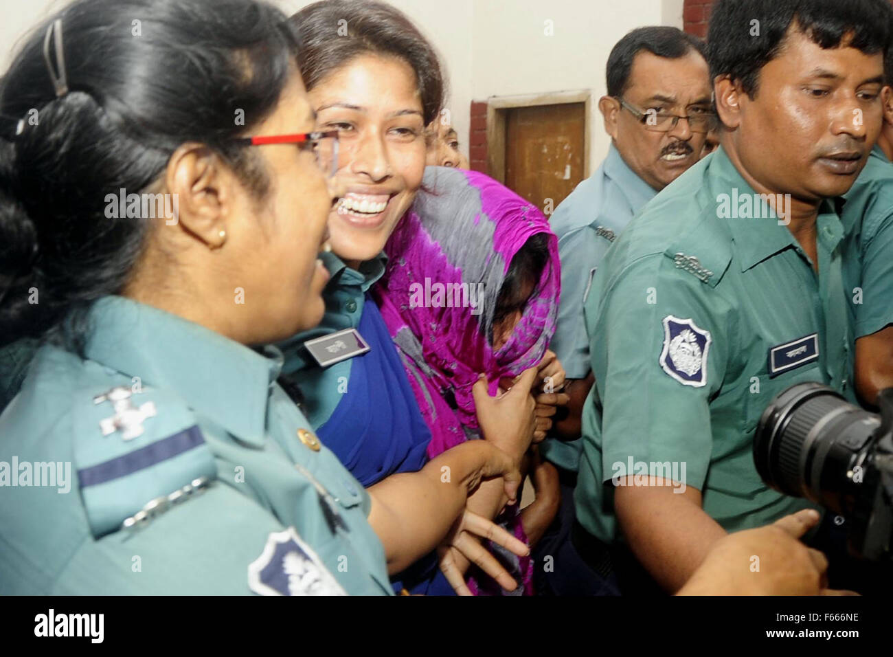 Dhaka Bangladesh 12 de noviembre de 2015 La policía teniendo Oishee