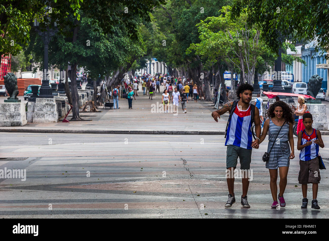 Familia en ciudad cubana fotografías e imágenes de alta resolución Alamy