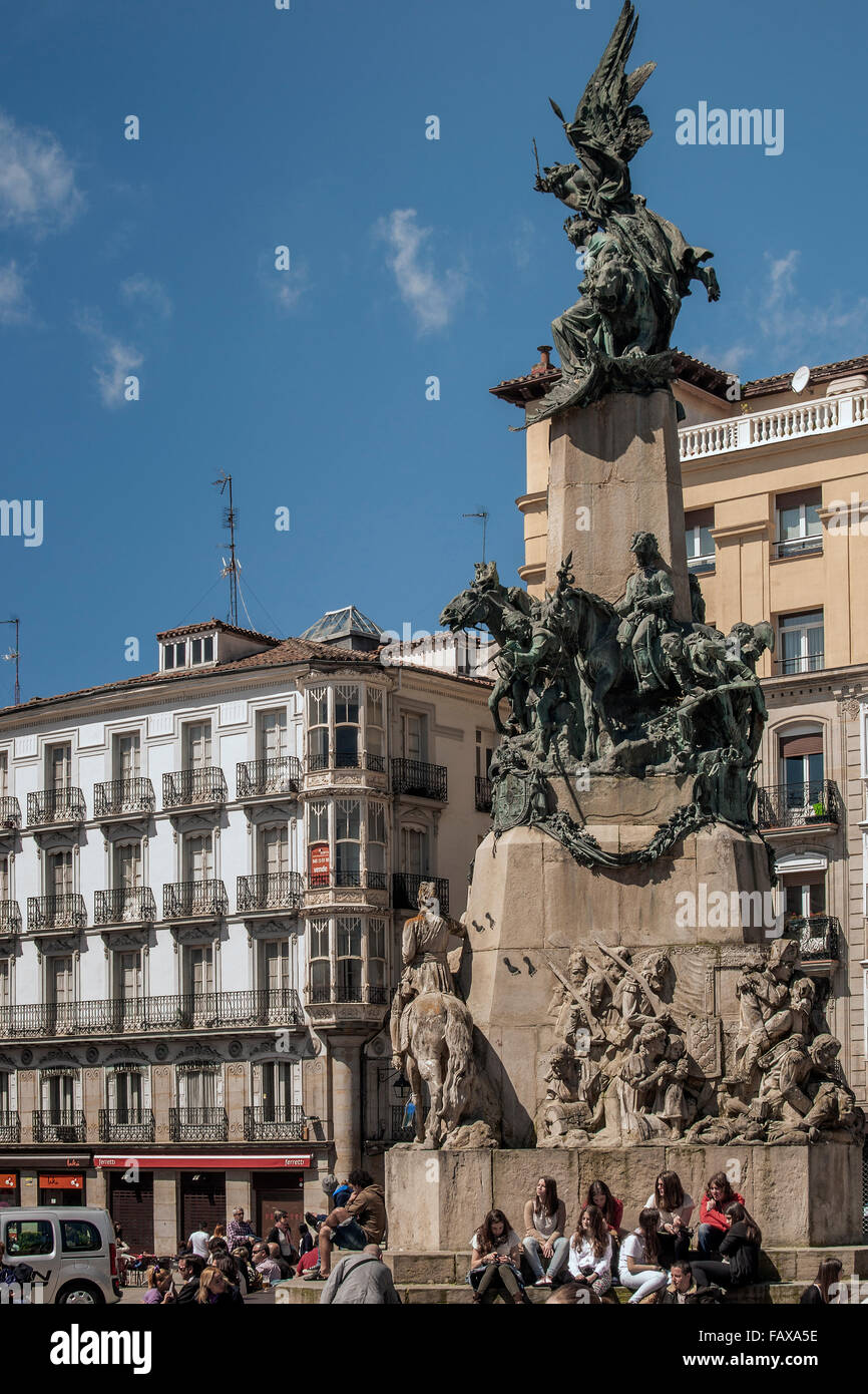 Monumento A La Batalla De Vitoria En Tjhe Plaza De La Virgen Blanca En