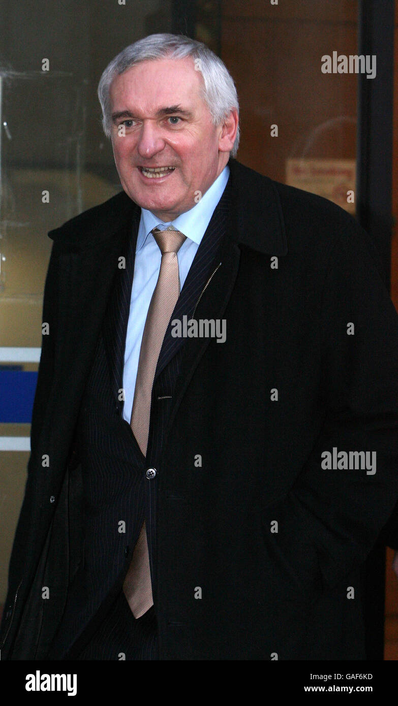 Taoiseach Bertie Ahern Deja El Tribunal De Mahon En El Castillo De