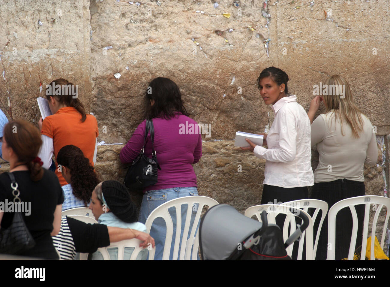 Las Mujeres Ortodoxas Jud As Oraciones En El Muro De Las Lamentaciones