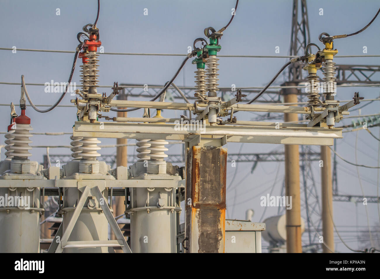 Los equipos eléctricos de alta tensión subestaciones aisladores