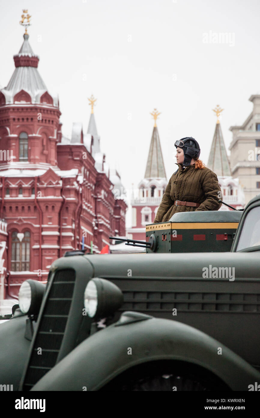 Moscú Rusia 7 nov 2016 Un WW2 hombre visto uniformados militares