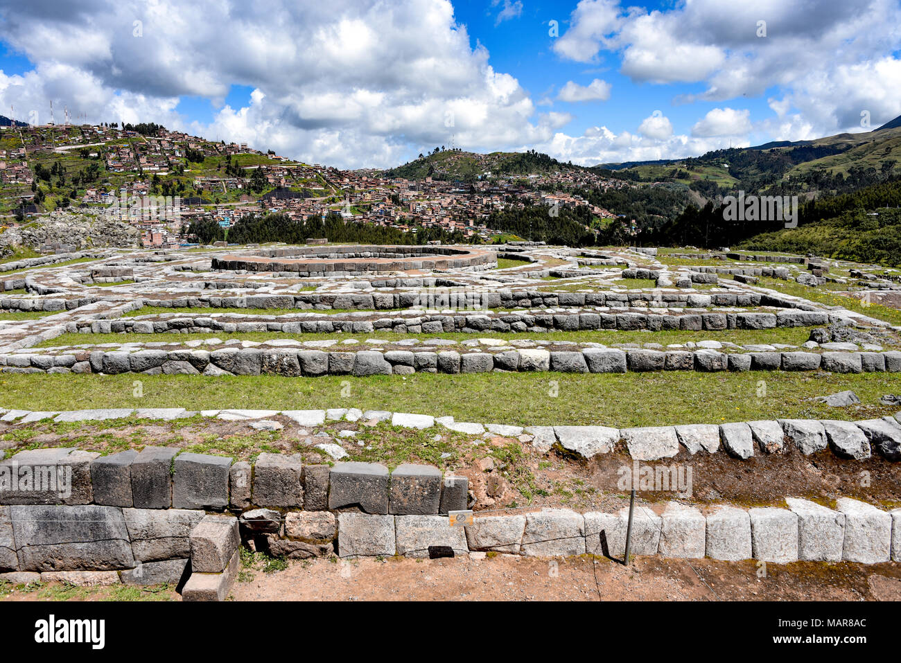 Muros de piedra Inca en el sitio arqueológico de Sacsayhuaman Cusco