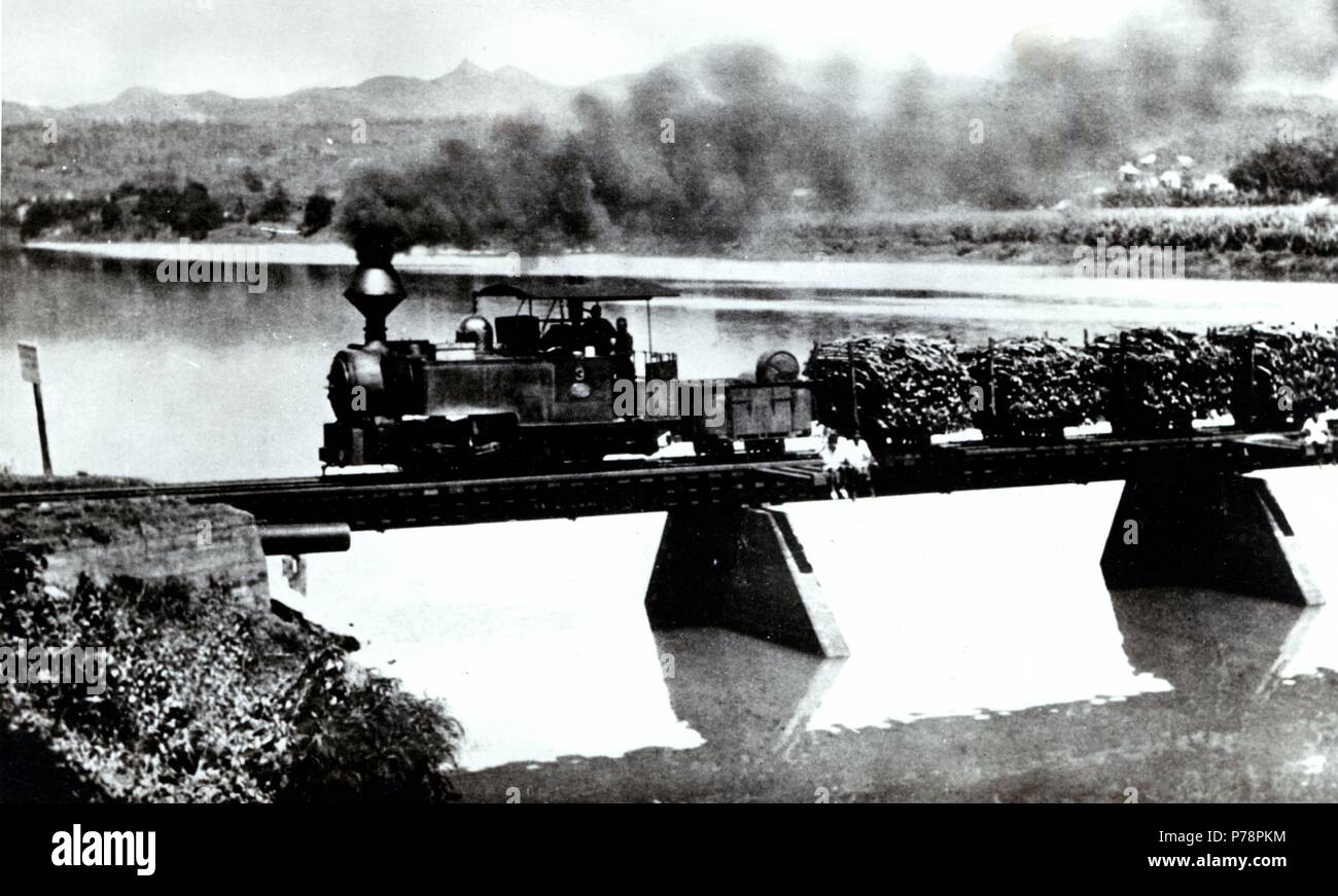 Tren de vía estrecha en los campos de Cuba transportando la caña de