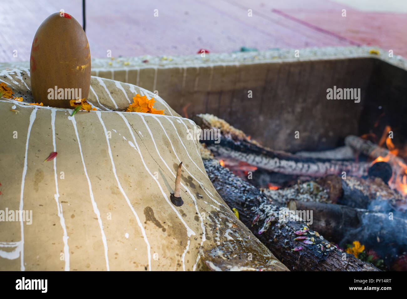 Yoni lingam fotografías e imágenes de alta resolución Alamy