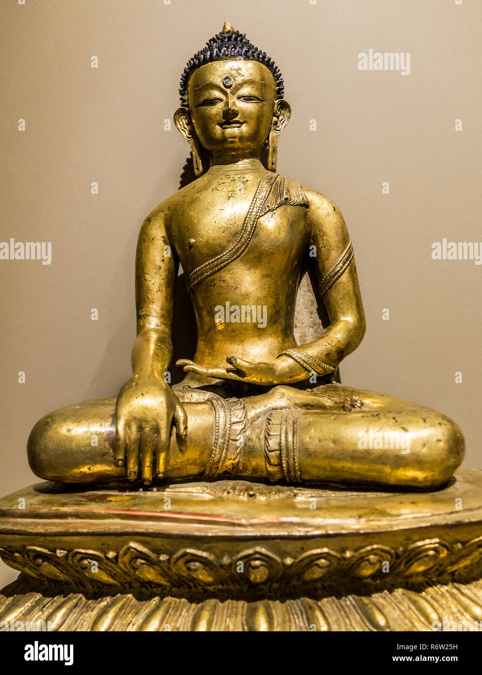 Tibetano Una Estatua De Bronce De Buda Shakyamuni Circa La