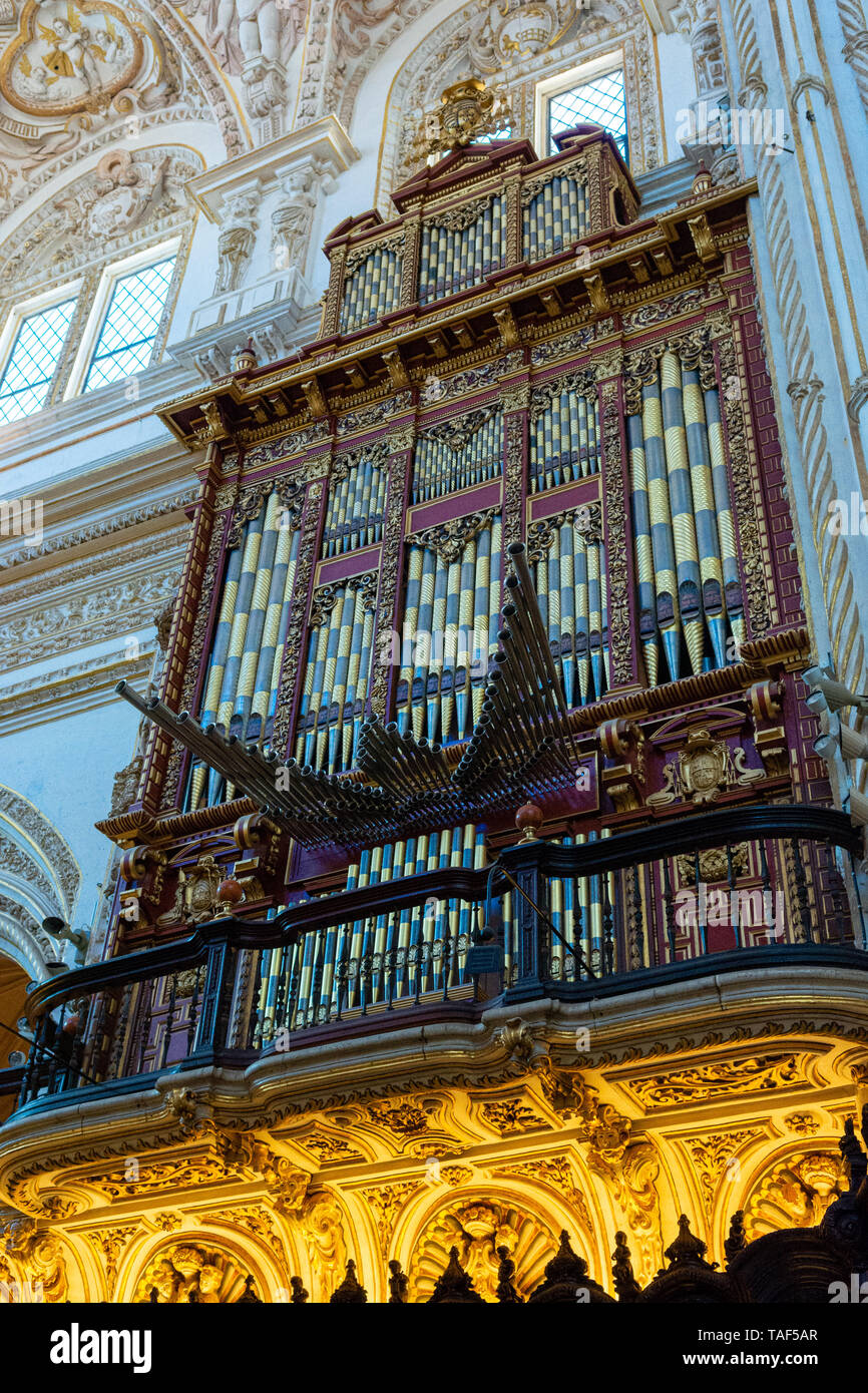 Gran Rgano De Tubos Dentro De Moriscos Mezquita Catedral De C Rdoba