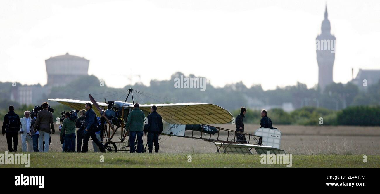 Le Pilote Fran Ais Edmond Salis Se Rendit Douvres Dans Un Monoplan En