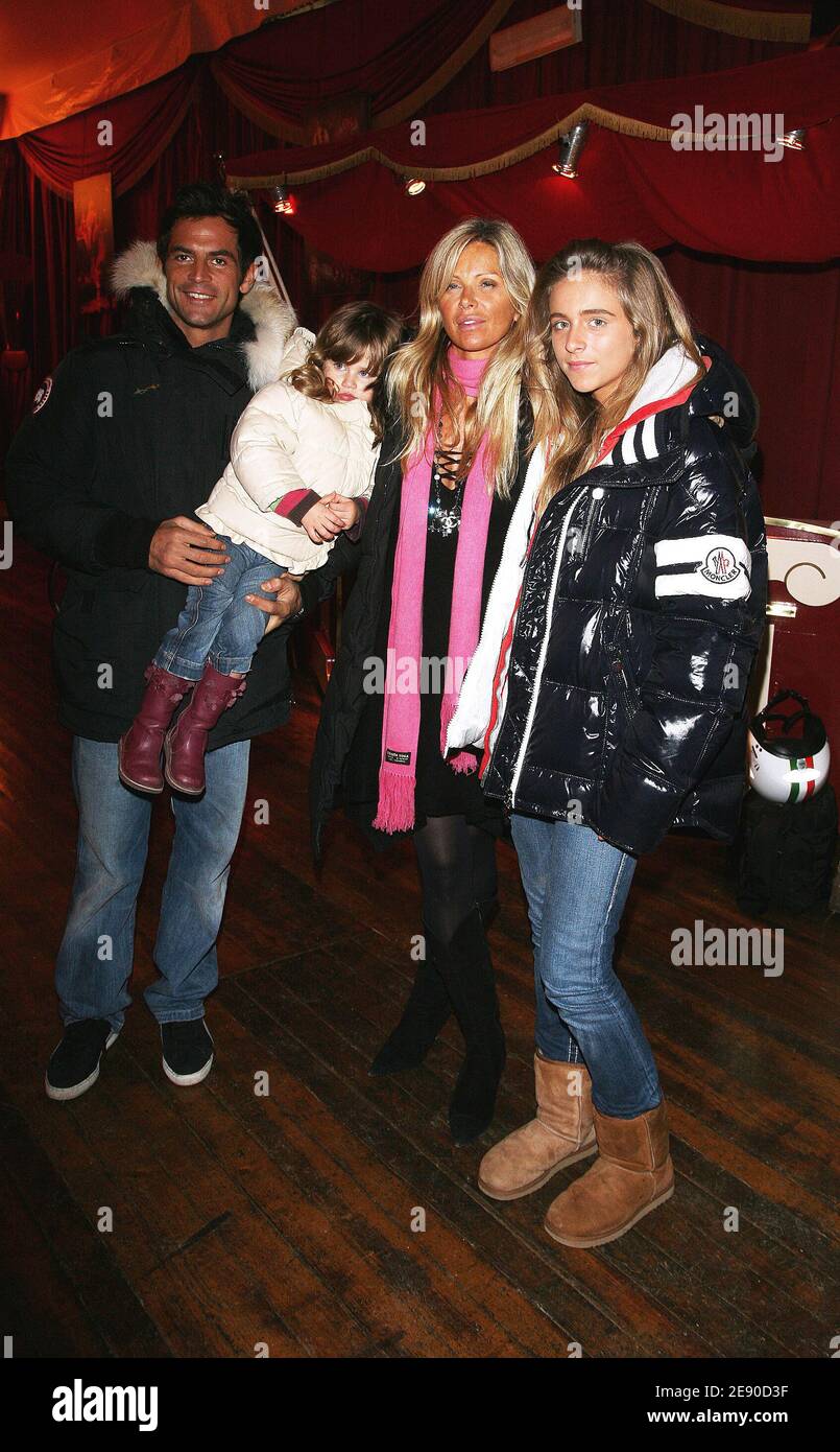 Filip Nikolic Avec Sa Fille Sasha Et Sa Petite Amie Val Rie Et Une Amie