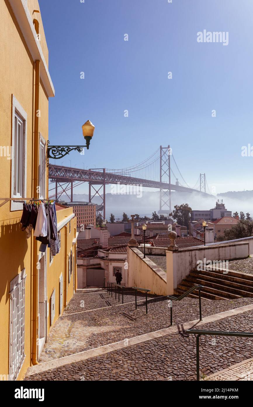 Les Escaliers Menant Au Miradouro De Santo Amaro Avec Sa Vue Couper