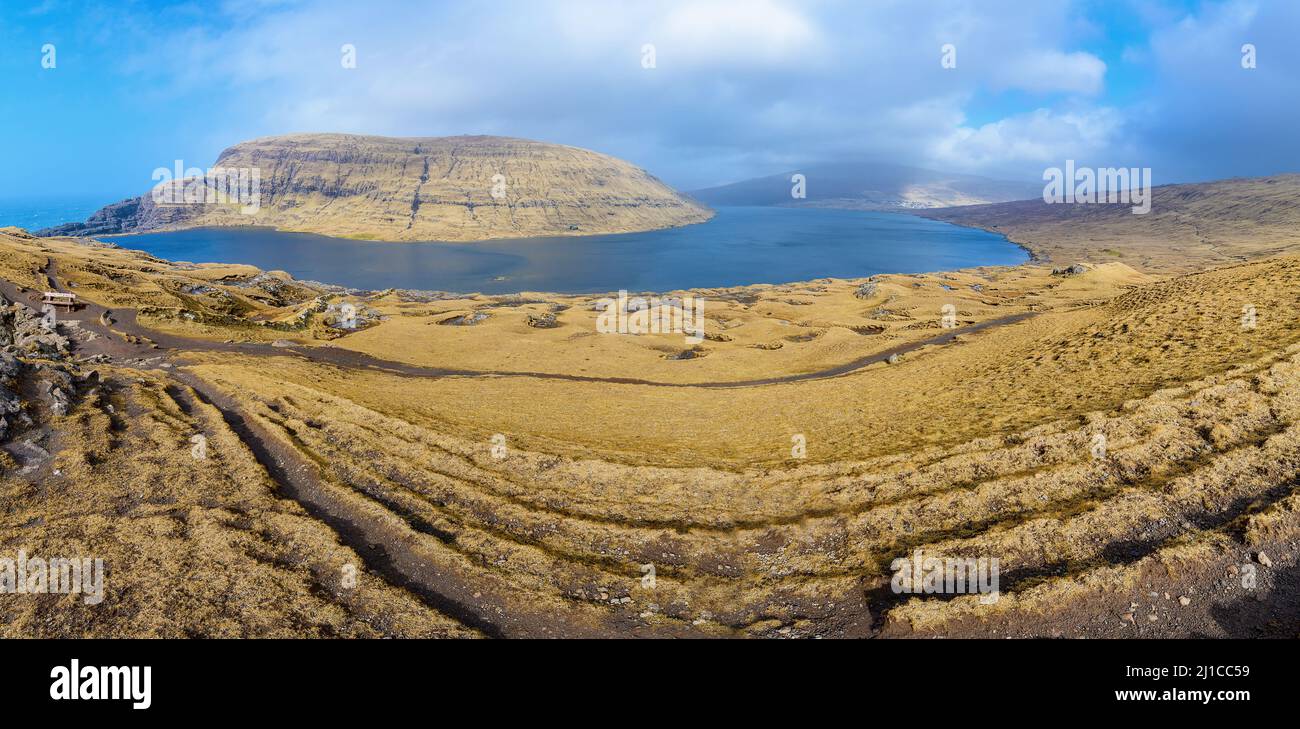 Vue Sur S Rv Gsvatn Qui Est Le Plus Grand Lac Des Les F Ro Il Est