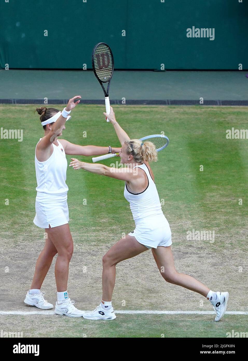 Barbora Krejcikova et Katerina Siniakova célèbrent la victoire lors de