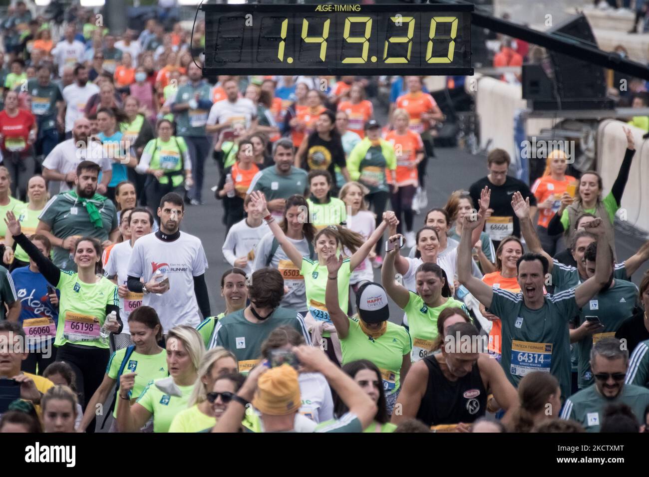 Des Milliers De Personnes Ont Particip Au Marathon Classique D Ath Nes