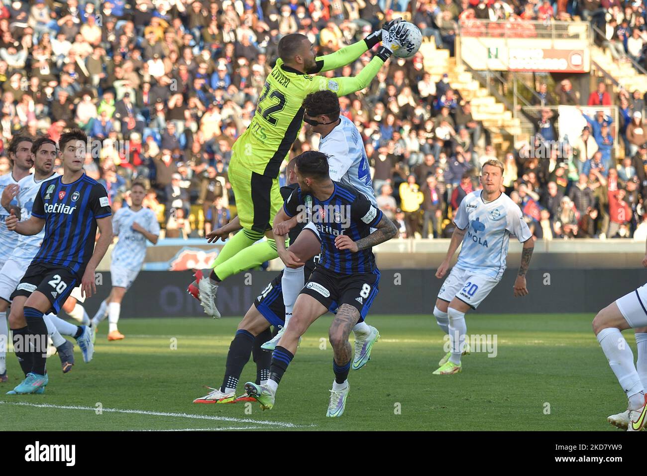 Alessandro Livieri Pise Sauve Le But Pendant Le Match De Football