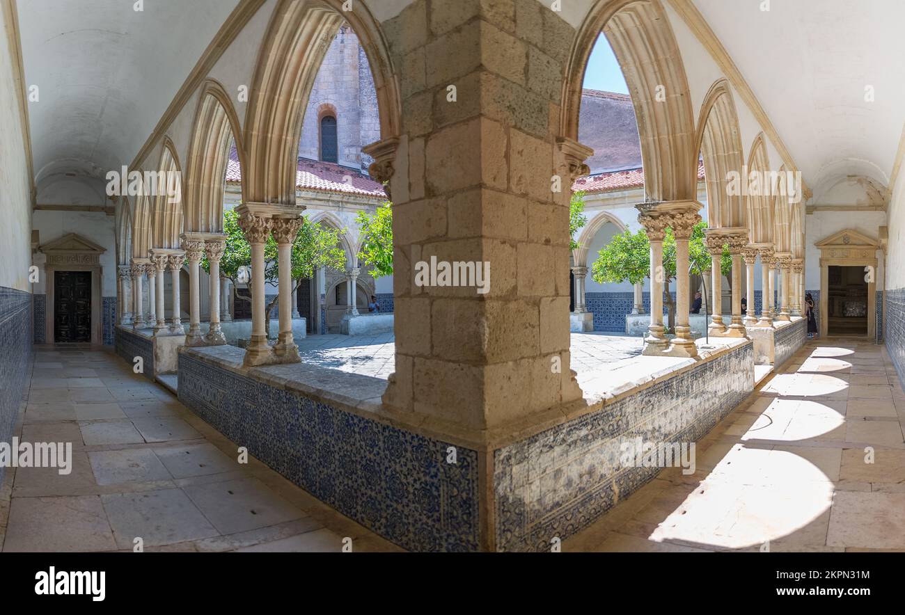 Claustro do cemiterio Banque de photographies et dimages à haute