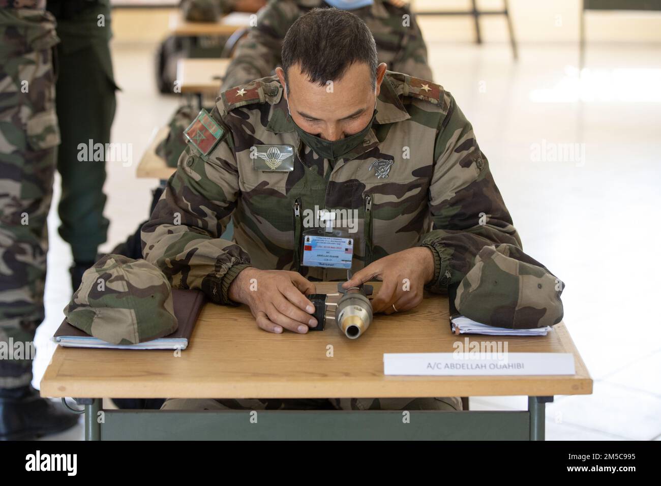 Un Soldat Des Forces Arm Es Royales Marocaines Far Pratique Des