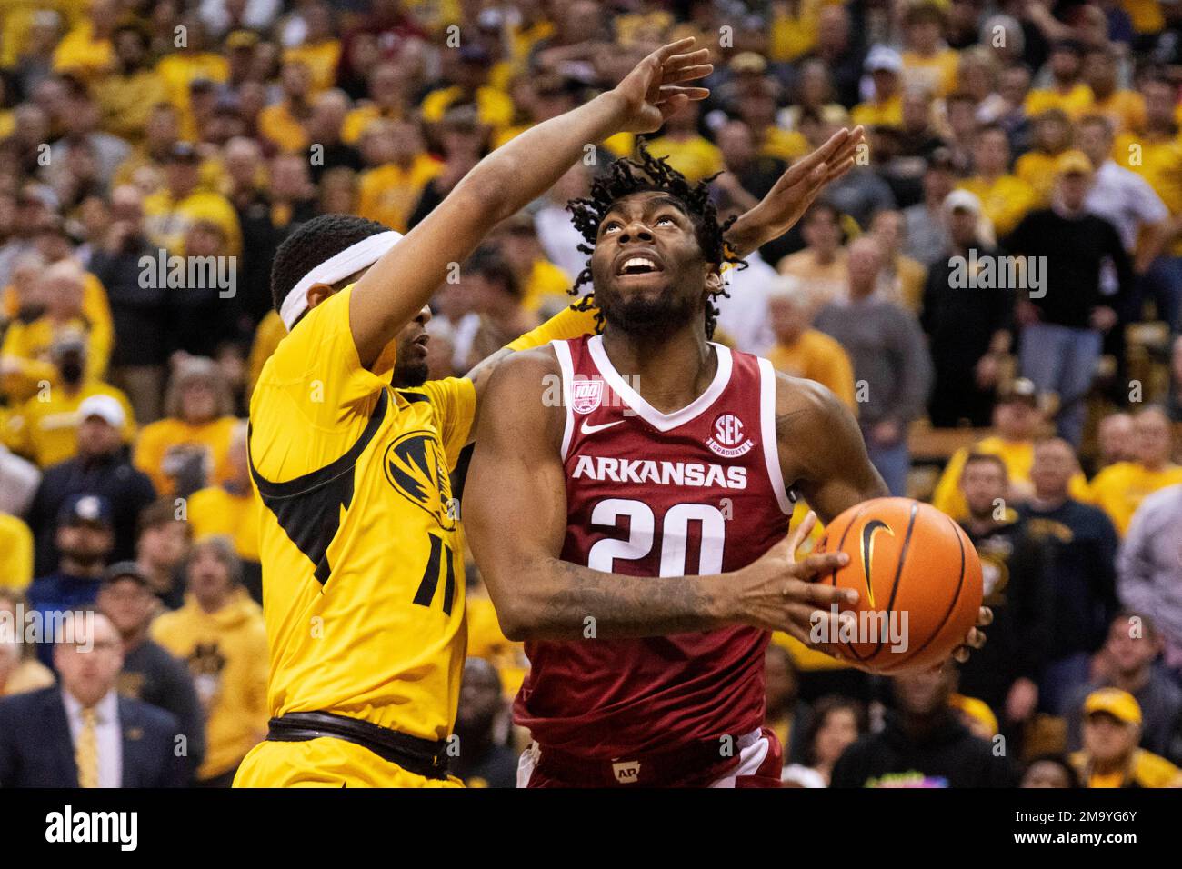 Arkansas Kamani Johnson Right Shoots Past Missouri S Isiaih Mosley