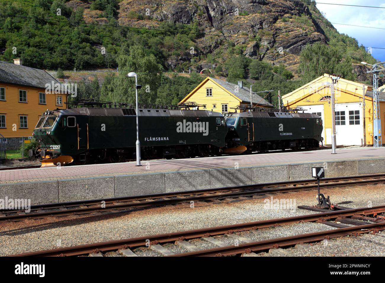 Train à la gare dans la ville de Flam d où commence le célèbre chemin