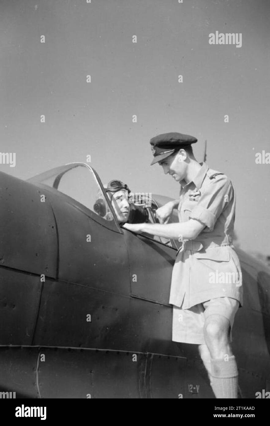 Supermarine Spitfire Cockpit Banque D Images Noir Et Blanc Alamy