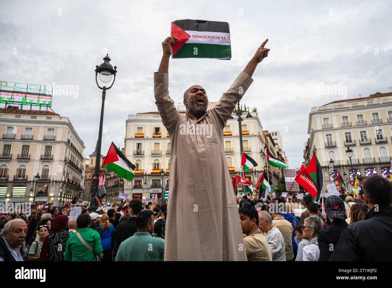 Madrid Espagne Octobre Un Manifestant Criant Des Slogans