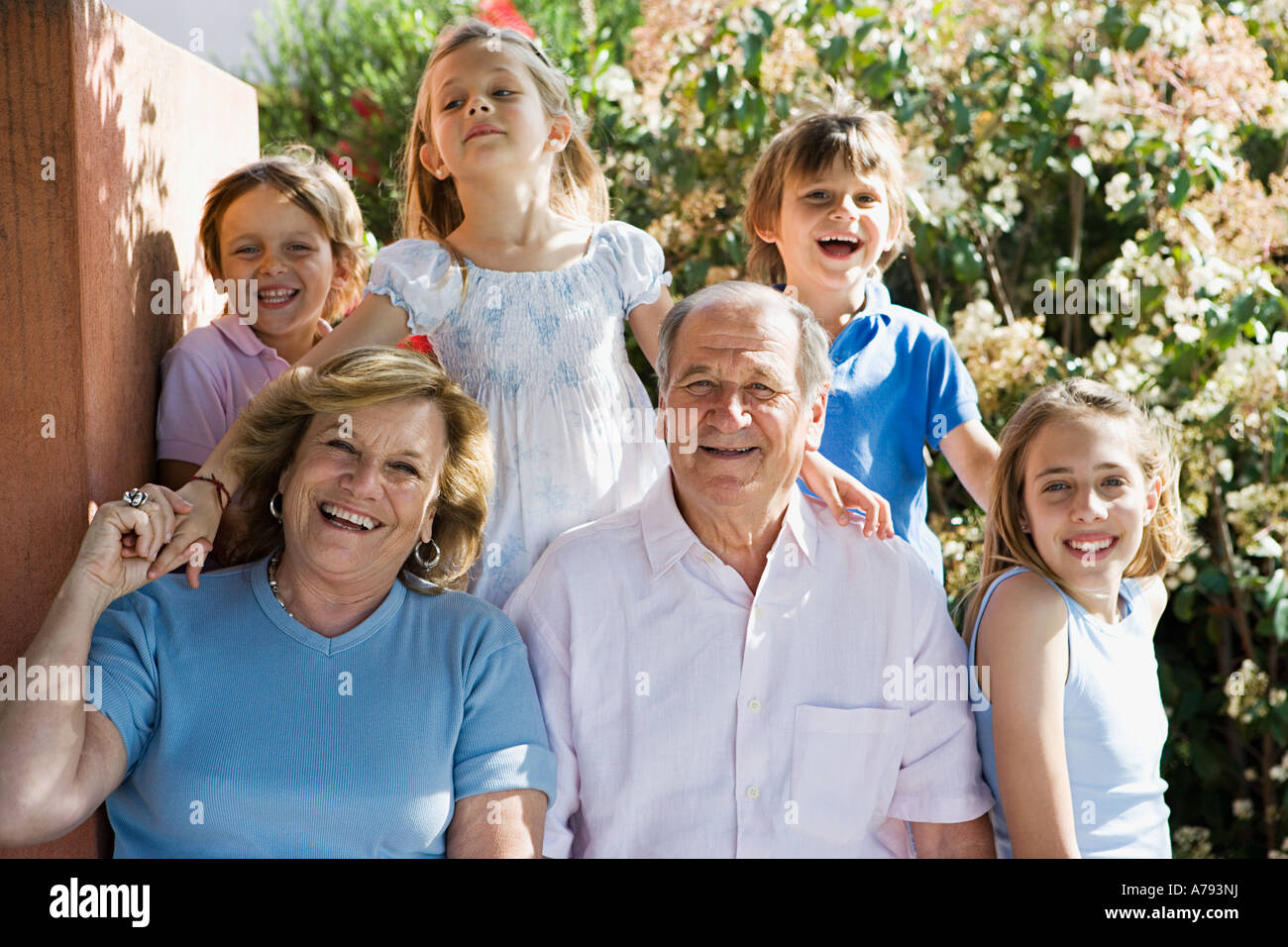 Petits Enfants Petits Enfants Grands Parents Banque De Photographies Et