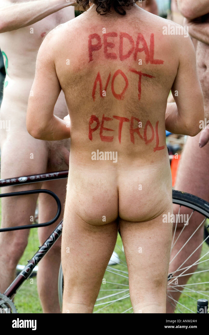 Homme Nu Cyclistes Au World Naked Bike Ride Brighton Photo Stock Alamy